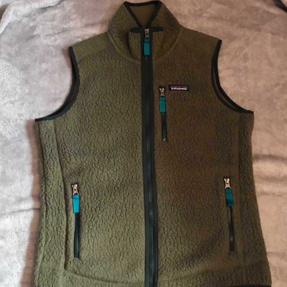 Army green Patagonia “worn wear” vest